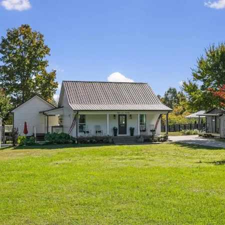 Hargrove House - Charming and Dreamy Retreat on 4 acres in Leiper's Fork