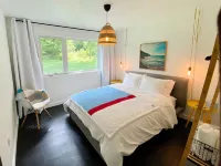Granit House. Mid-Century Modern with Pool, View, & privacy.Dog and Kid friendly
