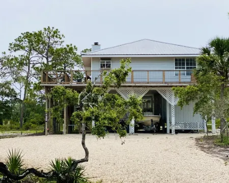 Hooked on Bayou? Waterfront! Kayaks, Fishing, Dock, Overlooking Bayou & Gulf! Hotels in Carrabelle