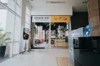 Seven Living Tamansari Mahogany Karawang - Bãi đậu xe