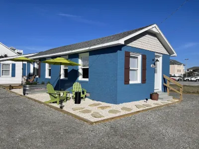 Cozy Historical Studio just steps from beach access! Newly Renovated Federal Point Boat Launch - Kure Beach附近的飯店