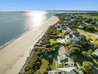 Oceanfront, vintage beach house steps from the sand on Seabrook Island. Hotels in Seabrook Island