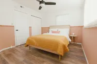 Boutique Largo Bungalow: Just mins to Gulf beaches! Beach gear provided!