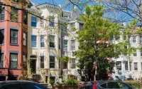 ⭐️Prime Area💥Park & Walk to Sites ⭐️ Sleeps 6 ⭐️ 2-Baths ✔️ Hotels in Capitol Hill