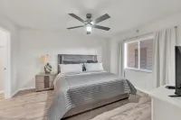 Jupiter Bay Resort Condo, steps to the beach! Comfortably sleeps family of 4! - balcony