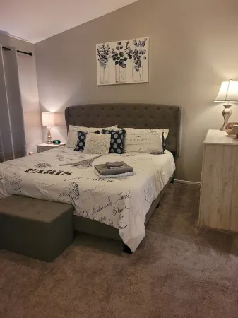 Comfortable 3 Bedroom 2.5 Bath Family Home in North Las Vegas Отели рядом с достопримечательностью «Парк Флойд Лам»