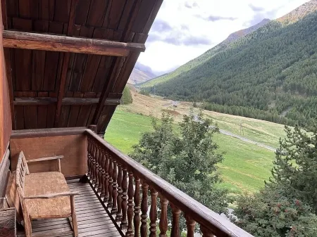 Appartement Neuf 2eme Étage Confortable et Spacieux Dans une Chalet Familiale