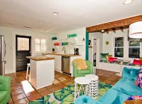 Folly Boho Bungalow - Steps to Dining, Shopping, 3 Minute Walk to the Beach
