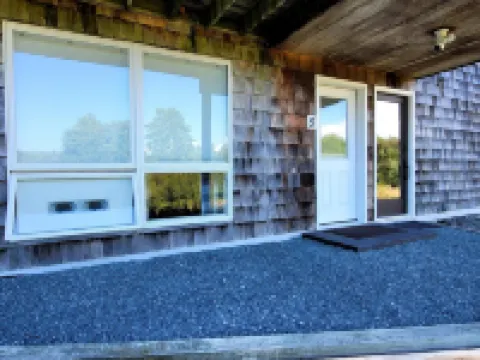 Perfectly Centered in the Birch Harbor Village!