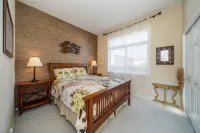 Wapato Point Home Single Level 4 Bed 3 Bath Sleeps 12, Close to Waterfront Park