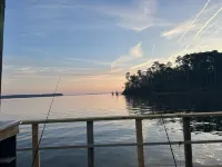 Lakeside getaway on Toledo Bend Lake with private pier access for fishing.