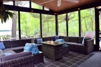 Lakefront Luxury Cabin- Dock, Hot Tub, Firepit, Kayaks, Game Room, Bunk Room