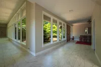 50 mile views into NR Gorge, recently renovated,  6000 sq ft