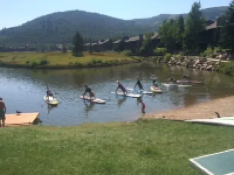 3 King Bedrooms! Hot Tub, Massage Chair, Free Bus Route, Walk to Slopes/Main St.