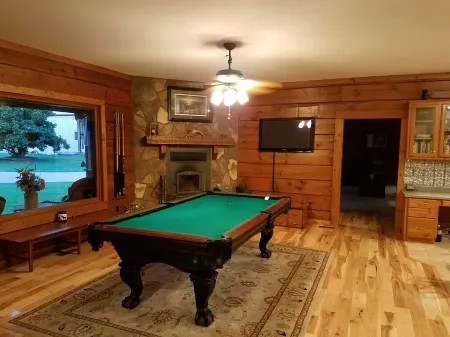 SECLUDED, LOG CABIN, CONNECTED TO SHAWNEE NATIONAL FORREST!