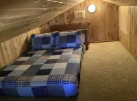 The Manor_4 BR w/ Pool Table, Swimming Pond, and Sand Volleyball