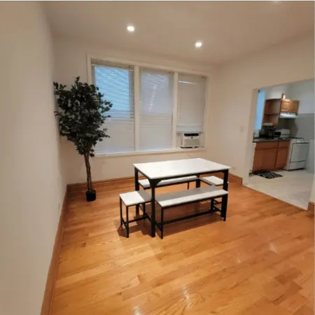 Charming 2-bedroom apartment with AC, WiFi in delightful Oak Park Отели рядом с достопримечательностью «Frank Lloyd Wright Home and Studio»