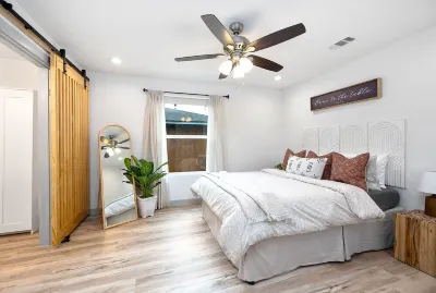 Independent Cottage | 3 BR Home | Deck & Patio Hotels in North Houston