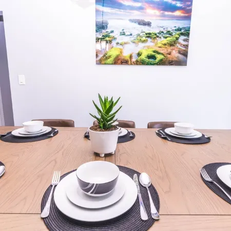 Newly Built in 2023! 2 hole Putt-Putt, Fire-Pit, Huge Fenced Backyard, Lake View