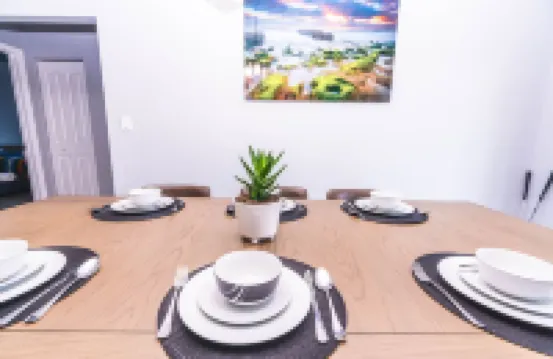 Newly Built in 2023! 2 hole Putt-Putt, Fire-Pit, Huge Fenced Backyard, Lake View