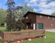 Cozy Modern Carriage Apartment Close to Shopping Sports Golf & Skiing