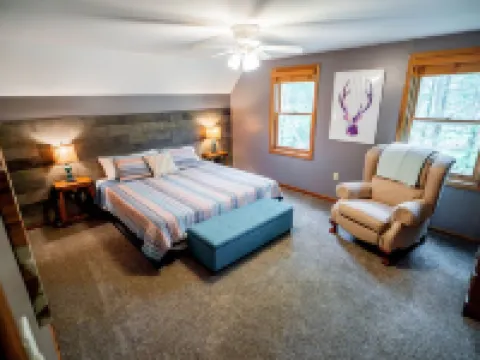 Fantastic 4-Season Cabin at Baxter Lake - Sleeps 8 -  Dog Friendly Hotels in Strafford County