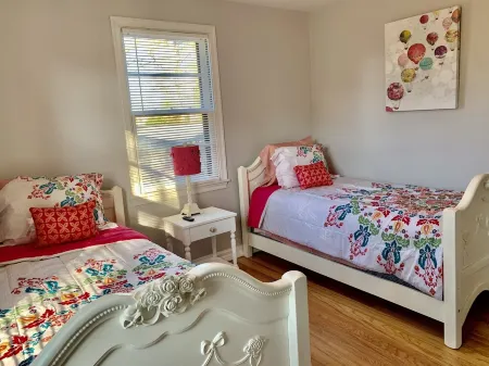 Harmonious and inviting home- 3 bed, 2 bath ranch