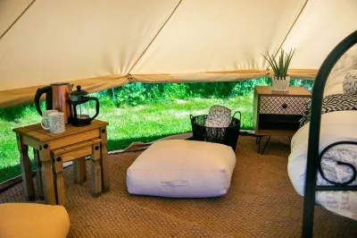 Luxury 2-4 Bell Tent in Private Field-Beach 10mins 特魯羅附近的飯店