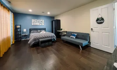 BRIGHT &  SPACIOUS MODERN HOUSE WITH GORGEOUS LANDSCAPE + ACSEATTLE Turnkey Park附近的飯店
