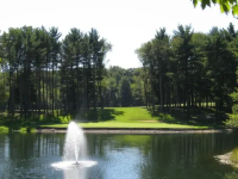 Apple Valley Lake, Pool and Beaches! Guest Passes available for a fee! Hotels in Howard Township