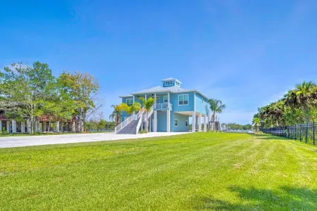 Homosassa Riverfront Home - Prime Location. Отели рядом с достопримечательностью «Парк штата Юли Шугар Милл Руинс Хисторик»