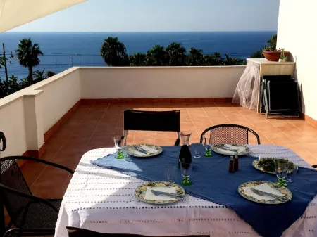 Vacation home near Tropea in Calabria, located directly on the cliffs.
