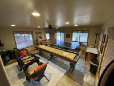 Royal Mountain Getaway - Cabin Sleeps 22!