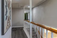 Prime Location: 3bd with BBQ, 4 miles from Historic Downtown McKinney. Sleeps 8.