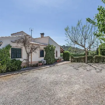 Family friendly 3 bedroom 4 bathroom villa in Pollensa