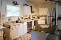 Beautiful Cozy Immaculate cottage