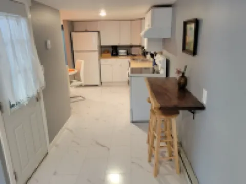 Gedney House Apt. 2: Only 8 Minutes to Bethel Woods! Newly Remodeled! Hotels in Delaware