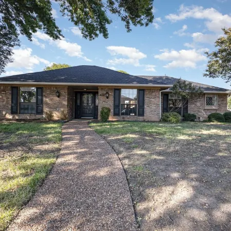 Charming 3BR home with Pool, Hot Tub and King Bed in Allen
