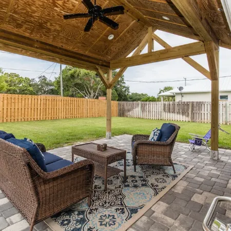 🍹🌞 Boater's Paradise! Fenced Yard, Boat Parking, 6 miles to Beach!