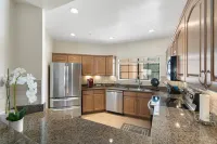 Pool View Condo: Golf & Trails