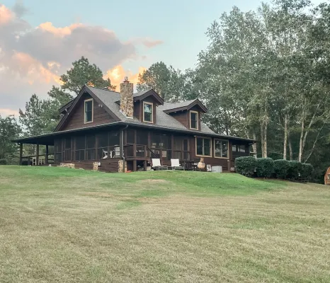 Waverly Lakehouse - private cabin, lake view, close to Old Waverly/Mossy Oak Hotels in Clay County