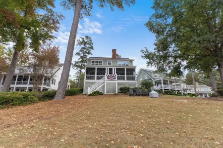 Gorgeous Lakefront Cottage at Reynolds Lake Oconee in highly desired Marina Cove