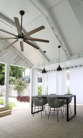 Edgy Modern house with Heated Salt Water Pool