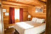 Welcome to Bluebird Retreat! Hotels near Black Hills National Forest