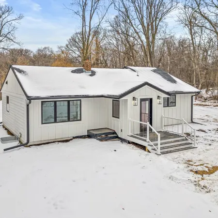 Quiet Rural Escape – Updated Home on 2 Acres w/ Fire Pit Отели в г. Гудхью