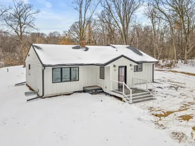 Renovated Main Level Home on 2 acres Hay Creek Hills
