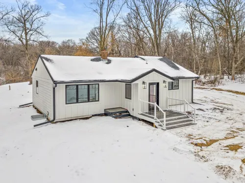 Renovated Main Level Home on 2 acres Hay Creek Hills