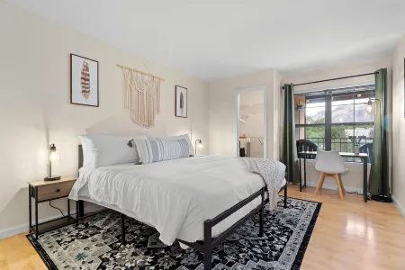 Desert Hideaway - Modern 2 Bdr w/ Mountain Views, Pool, & Hot Tub