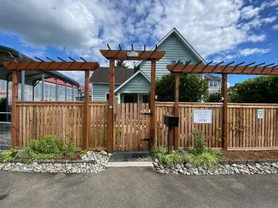 Historic Home Within Walking Distance to Everything! Hotels near Swans Trail Farms