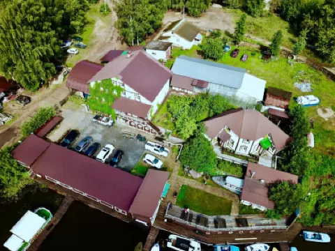 Гостиничный рыболовно-охотничий комплекс Александровский Причал Отели в г. 